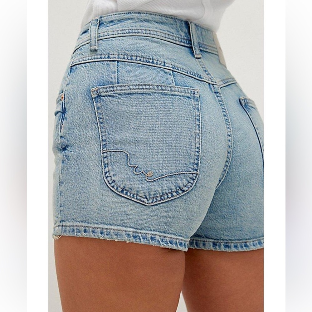 We The Free - CRVY Bellarosa High-Rise Vintage Shorts in White Size 27 RT $88 - Picture 6 of 8